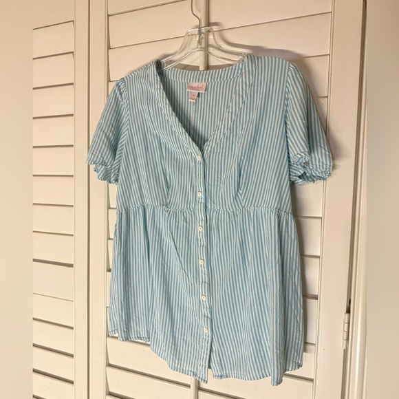 ✨5/$15 Isabel Maternity by Ingrid & Isabel Short Sleeve V-Neck Maternity Shirt M - Picture 3 of 6